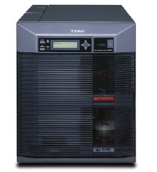 Der TEAC PolarStar ist ein Profi CD, DVD (optional auch BluRay) Kopiersystem für den Dauereinsatz mit integriertem Thermoretransfer Farb/Fotodrucker, Brennerlaufwerk, integriertem PC / Server und Robotik für 50 Medien, aufrüstbar vbis 100 Medien pro Arbeitsgang